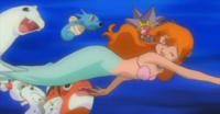 Misty en el EH02 vestida como sirena, con algunos Pokémon del gimnasio.