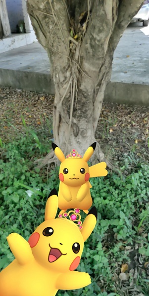 Archivo:Pikachu con corona de cuarzo en la instantánea.jpg