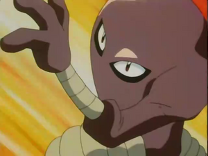 Hitmonlee usando patada salto alta.