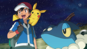 EP895 Ash con Frogadier (3).png