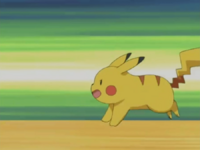 Pikachu usando ataque rápido.
