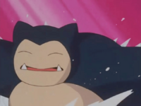 Snorlax usando golpe cuerpo.