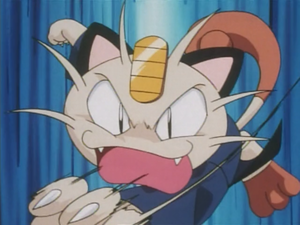 Meowth del Equipo Rocket/Team Rocket usando arañazo.
