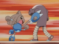 Hitmontop usando patada giro.