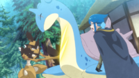 Kleavor hiriendo a Lapras.