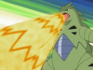 Tyranitar usando Hiperrayo.