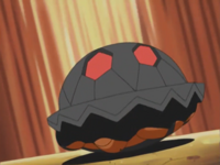 Torkoal usando defensa férrea.