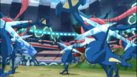Greninja Ash usando doble equipo.