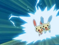 Plusle y Minun de Thatcher usando chispa.