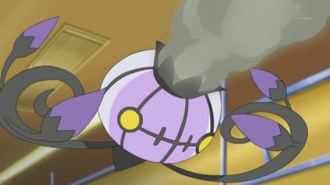 Chandelure usando polución.