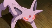 Espeon usando psíquico.