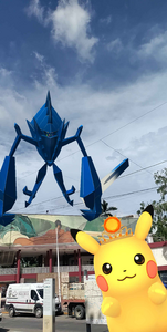 Pikachu con corona de sol en las instantáneas por motivo del Festival de Pokémon GO 2024