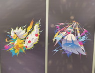 Mega-Ampharos y Mega-Gardevoir Pokémon imagen de stand de Juego de Cartas Coleccionables Pokémon.