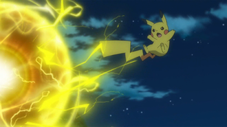Pikachu usando Electrobola/Bola Voltio.