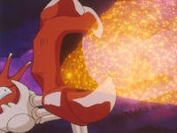 Kingler de Ash usando hiperrayo.