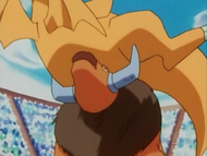 Tauros levantando a Dragonite.