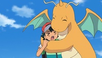 Dragonite abrazando a Ash.