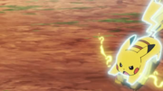 EP1047 Pikachu usando ataque rápido.png