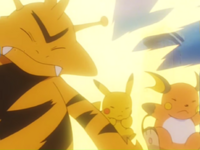 Electabuzz y Raichu usando rayo.