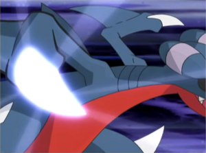 Gabite usando garra dragón.