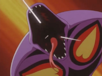 Arbok usando picotazo venenoso.