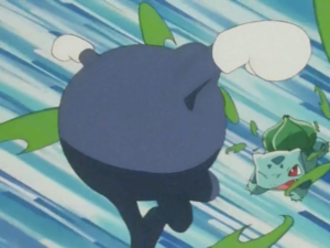 Bulbasaur usando hoja afilada contra Poliwhirl.