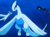 Lugia nadando.