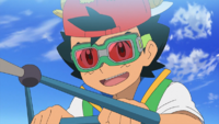 Ash usando unas gafas aislantes.
