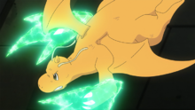 Dragonite de Ash usando garra dragón.