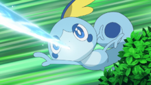 Sobble de Goh usando pistola agua.