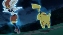 Cinderace de Goh y Pikachu de Ash usando ataque rápido.