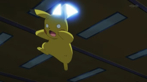 Pikachu usando cola férrea.