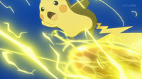 Pikachu de Ash usando bola voltio.