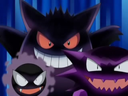 EP559 Gengar, Gastly y Haunter asustando.png