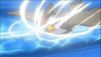 Staraptor de Ash usando as aéreo/golpe aéreo.