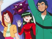 Haunter junto a Sabrina y sus padres despidiéndose.