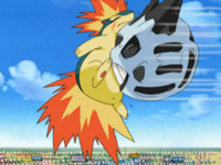 Glalie usando golpe cabeza.