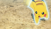Pikachu de Ash usando ataque rápido.