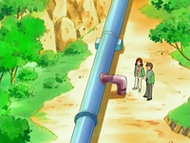 Padres de Leona junto a la tubería del balneario con la del Equipo/Team Rocket conectada.