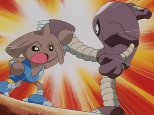 Hitmonlee usando patada giro.