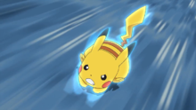 Pikachu de Ash usando ataque rápido.