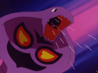 Arbok usando picotazo venenoso.