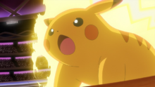 Pikachu Gigamax de Ash usando Gigatronada.