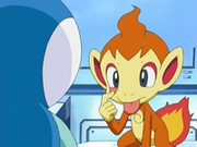 EP470 Chimchar haciendo burla a Piplup.png