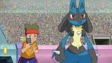 Lucario junto a Cameron.