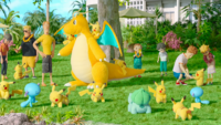 Tyler rodeado de varios Pikachu.