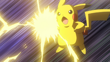 Capitán Pikachu usando Puño Trueno.