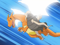 Charizard usando ala de acero.