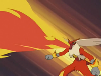 Blaziken usando lanzallamas.