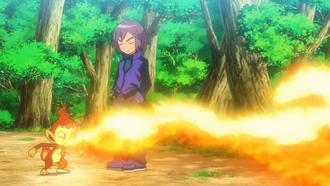 Chimchar de Ash cuando era de Paul/Polo usando lanzallamas en un flashback de un recuerdo del EP520.